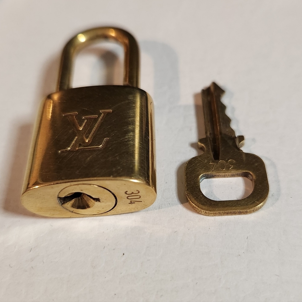 Louis Vuitton Lock#304 Key with key chain of Tassel Charms